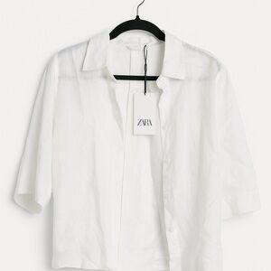 Zara women’s  Crisp White Button Down Shirt
NWT xs